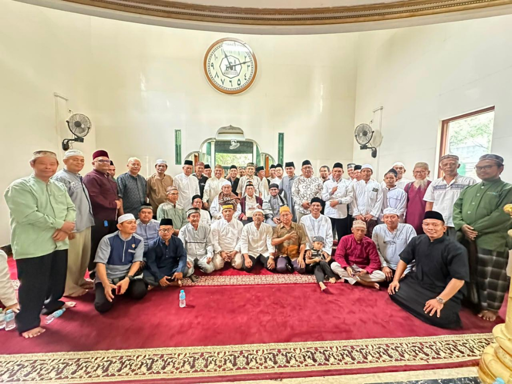 <span  class="uc_style_uc_tiles_grid_image_elementor_uc_items_attribute_title" style="color:#ffffff;">Jamaah Pria IV</span>