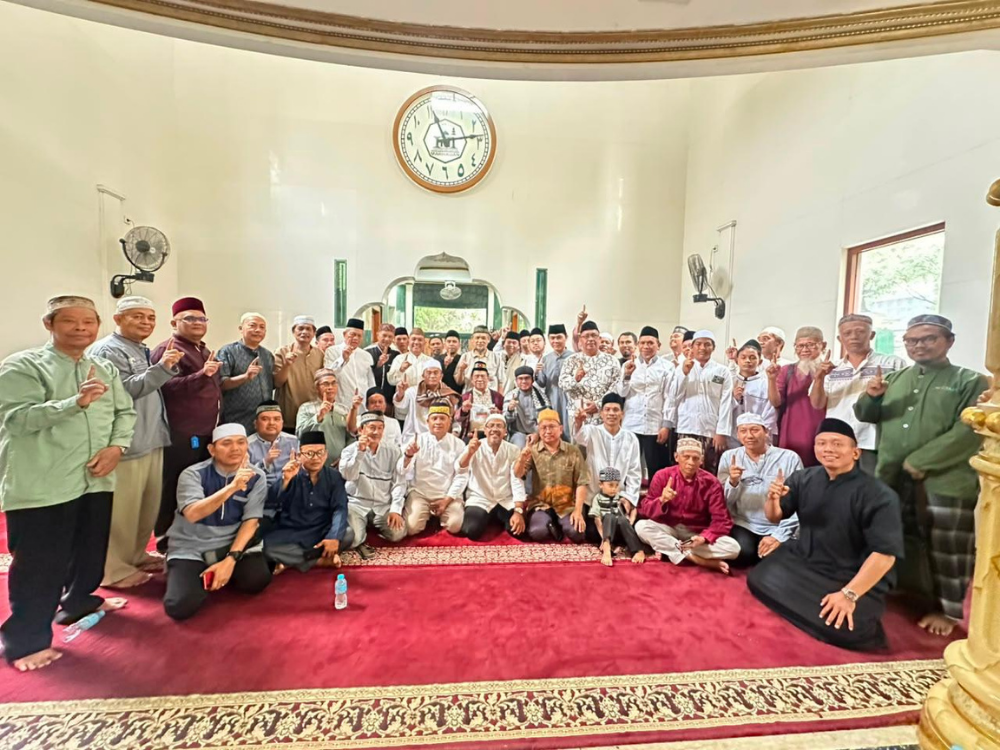 <span  class="uc_style_uc_tiles_grid_image_elementor_uc_items_attribute_title" style="color:#ffffff;">Jamaah Pria III</span>