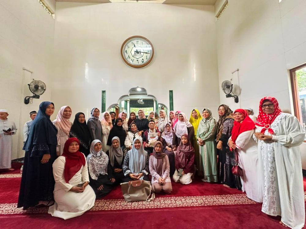 <span  class="uc_style_uc_tiles_grid_image_elementor_uc_items_attribute_title" style="color:#ffffff;">Jamaah Wanita II</span>