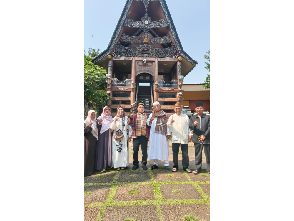 <span  class="uc_style_uc_tiles_grid_image_elementor_uc_items_attribute_title" style="color:#ffffff;">Konseptor UBM & Prof. Bomer Pasaribu</span>