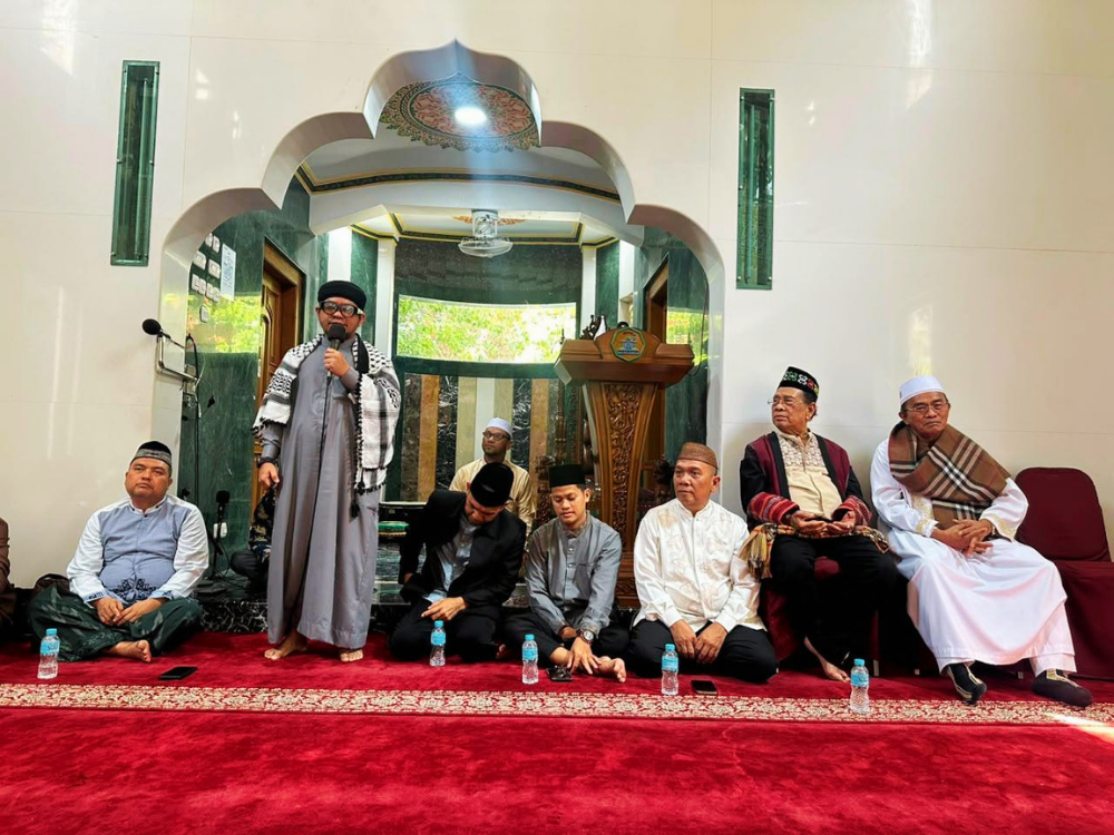 <span  class="uc_style_uc_tiles_grid_image_elementor_uc_items_attribute_title" style="color:#ffffff;">Tausiah Ust. Ahmad Tarigan</span>