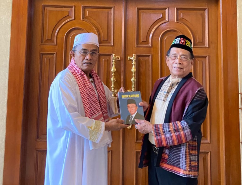 Prof. Dr. Bomer Pasaribu bersama Dr. H. Marhaban Sigalingging