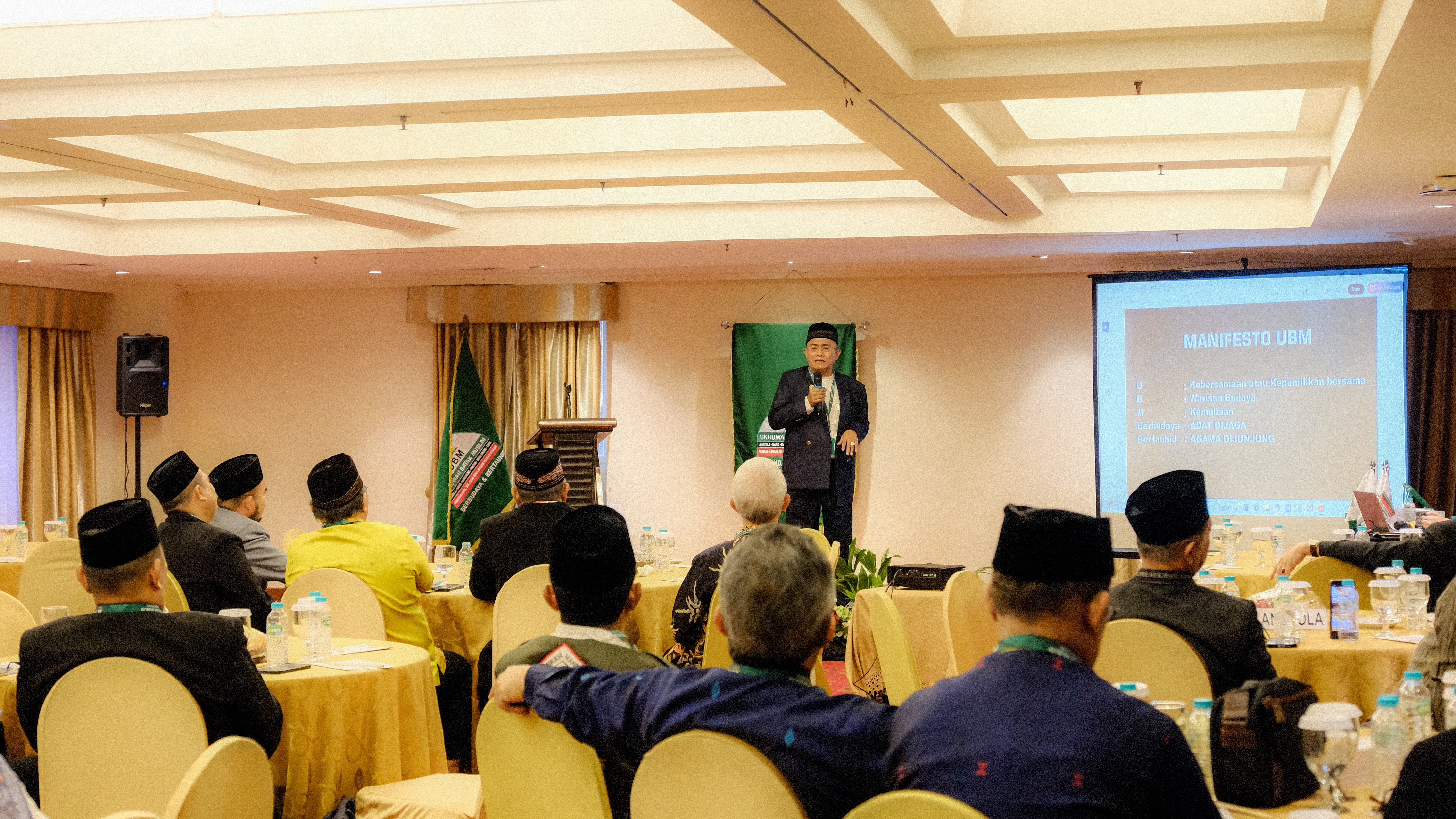 <span  class="uc_style_uc_tiles_grid_image_elementor_uc_items_attribute_title" style="color:#ffffff;">Pemaparan Materi Acara oleh Ketua Umum UBM DR. H. Marhaban Sigalingging</span>