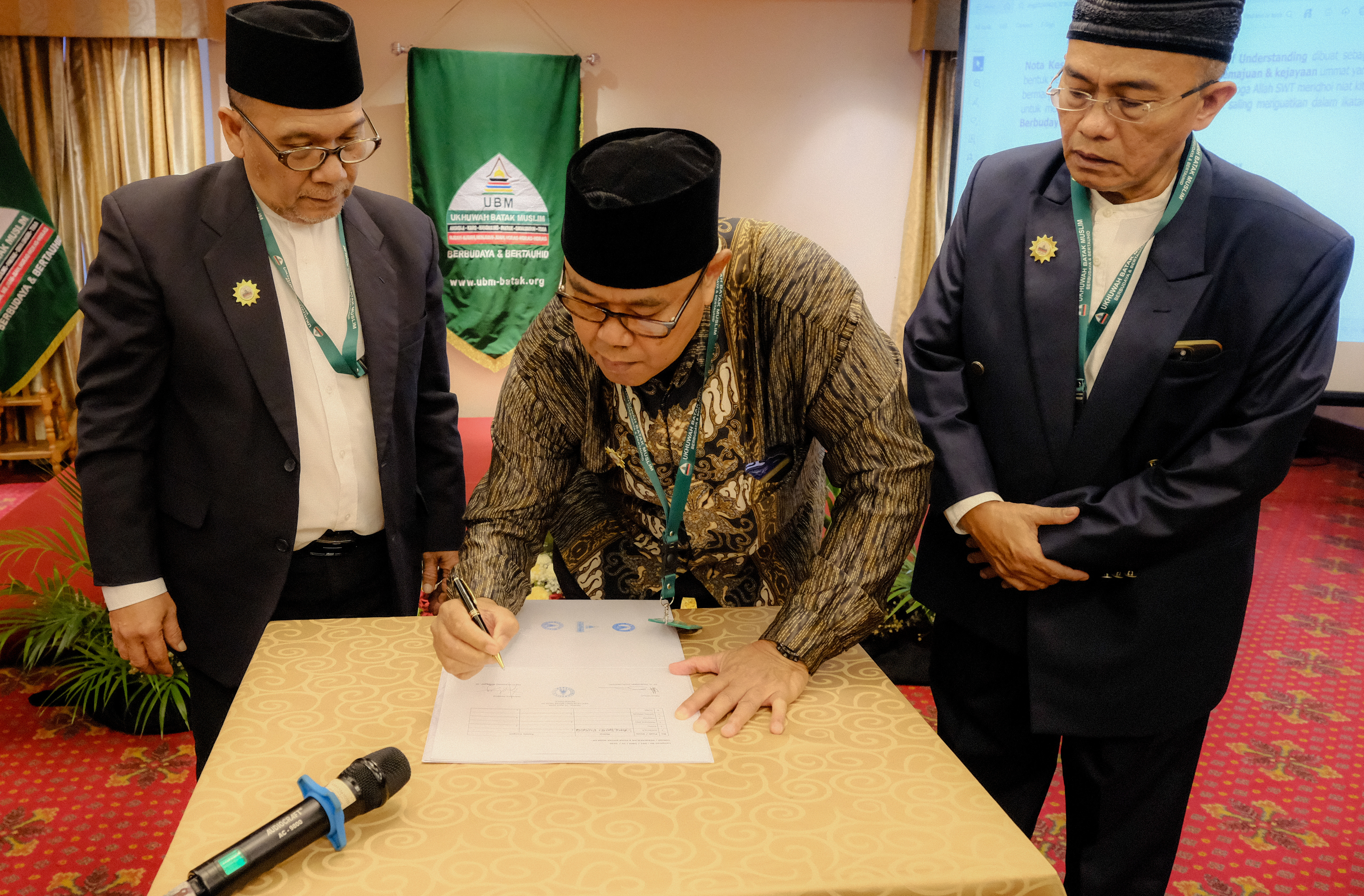 <span  class="uc_style_uc_tiles_grid_image_elementor_uc_items_attribute_title" style="color:#ffffff;">Penandatanganan MOU Puak Karo</span>