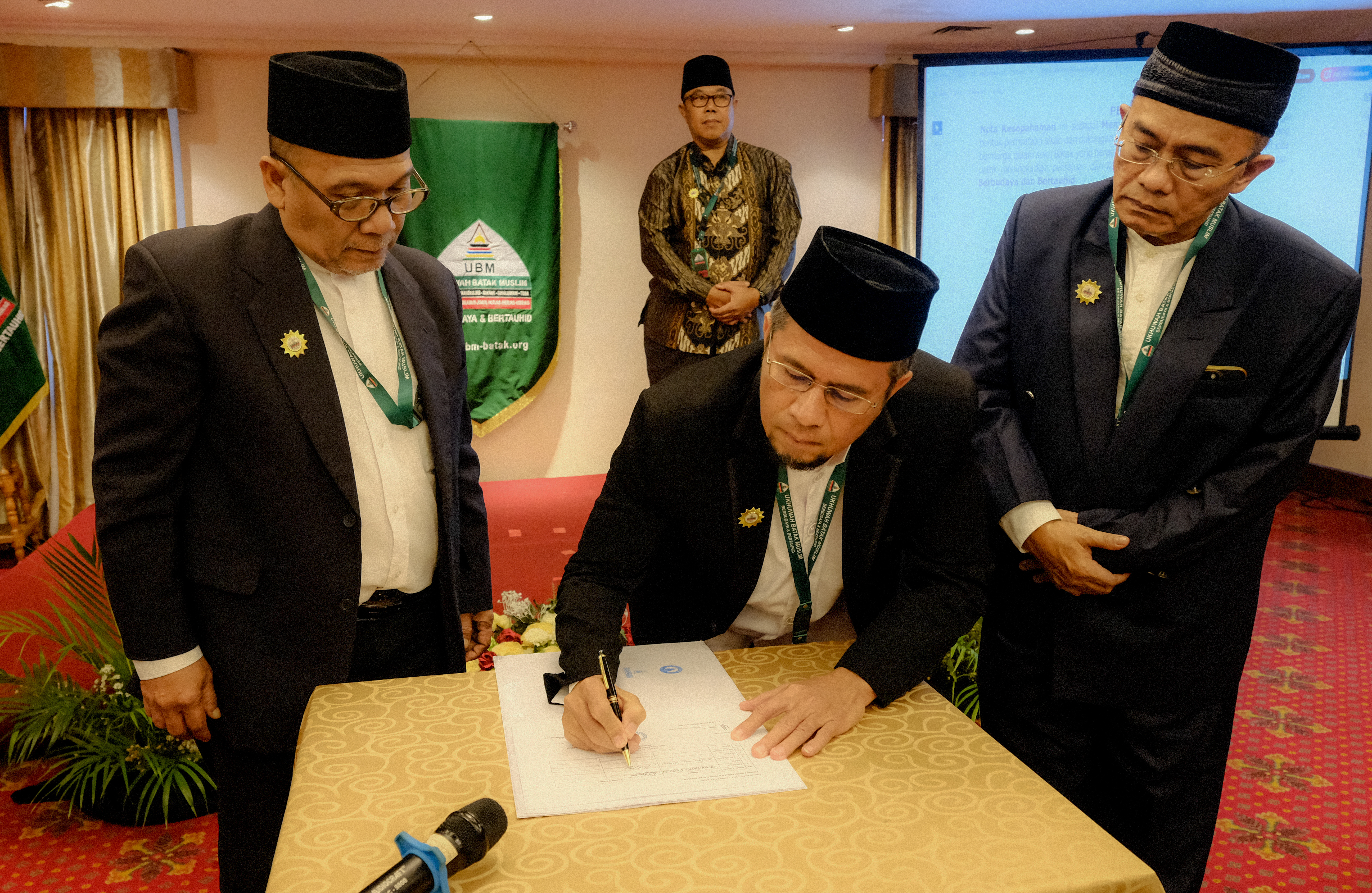 <span  class="uc_style_uc_tiles_grid_image_elementor_uc_items_attribute_title" style="color:#ffffff;">Penandatanganan MOU Puak Mandailing</span>